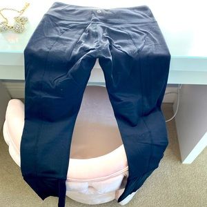 LULULEMON SIZE 6 MESH DETAIL CROPS